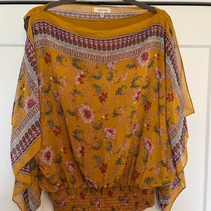 Women’s cold shoulder blouse. Size XL.